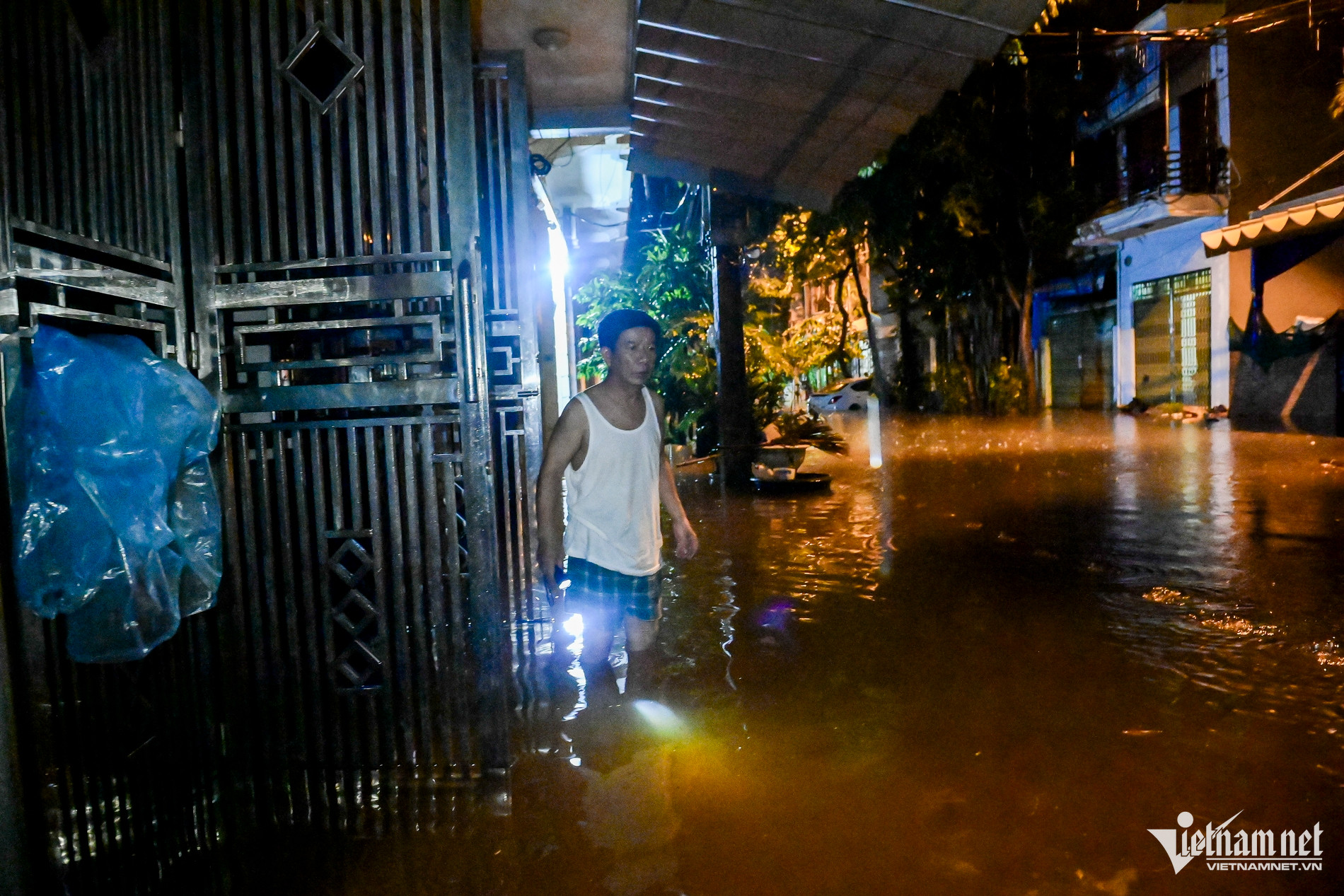 Nước ngập tại phố Đào Tấn