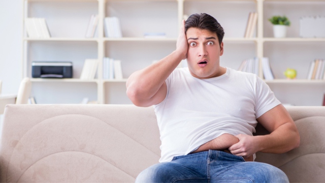Nam giới béo phì cần thực hiện chế độ ăn uống và tập luyện nghiêm ngặt để giảm cân.