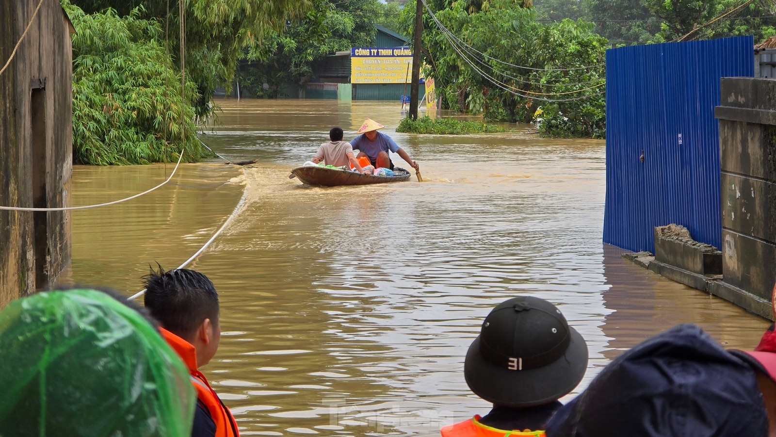 Hình ảnh xúc động trong cơn amp;#34;đại hồng thủyamp;#34; chưa từng có ở Thái Nguyên - 17