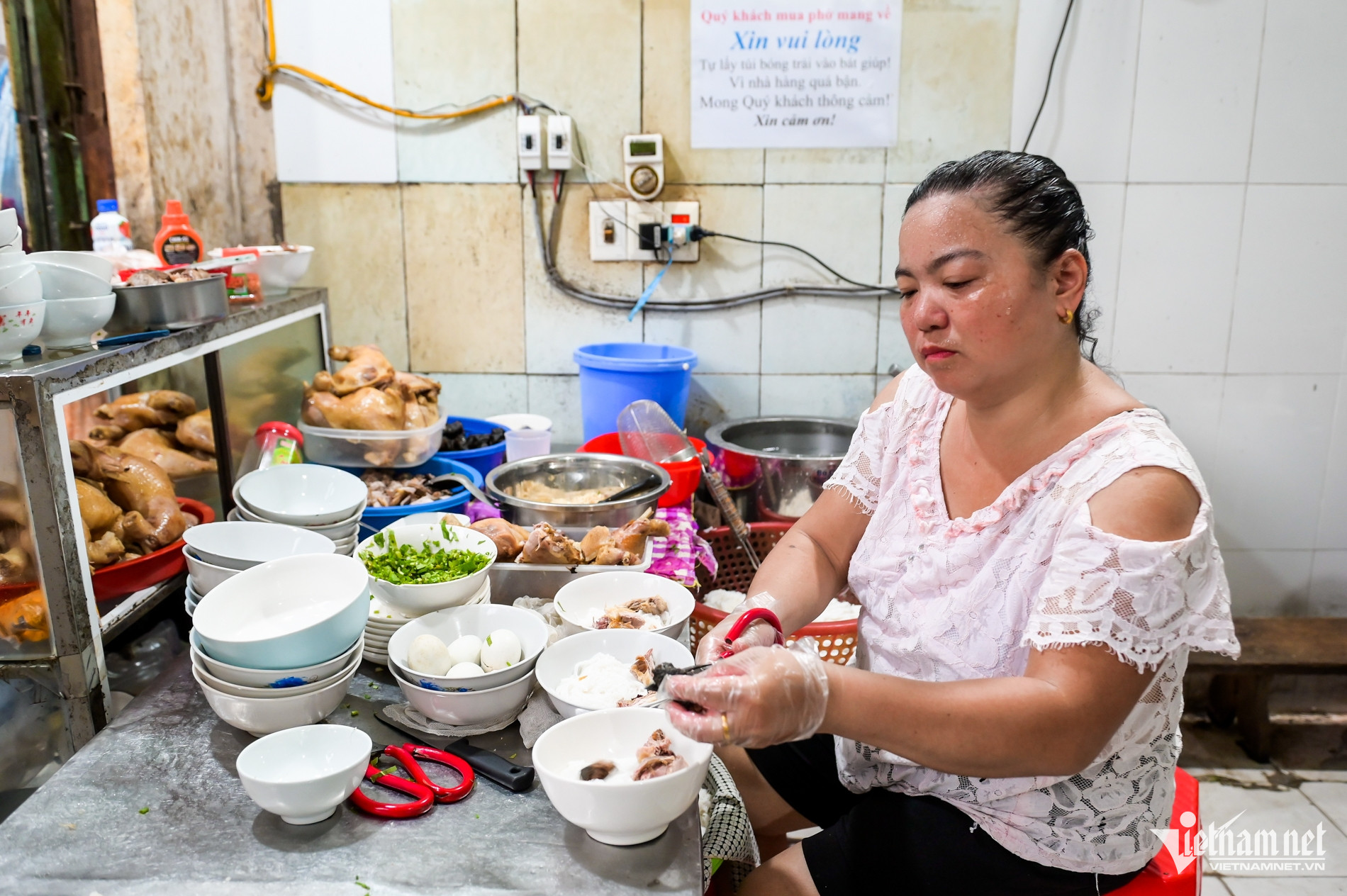 Chị Nguyễn Thị Chung, chủ quán phở 5.000 đồng