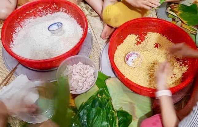 Nguyên liệu được người dân đem đến.