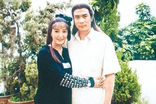 Nam diễn viên có hai con với minh tinh Tuyết Lê nhưng ông không chu cấp tiền nuôi con.
