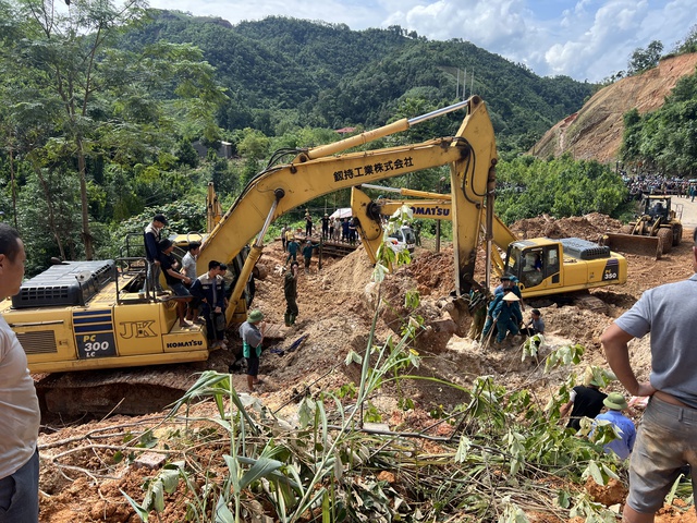 Hiện trường vụ sạt lở khiến 2 người chết ở huyện Trấn Yên. Ảnh: Nguyễn Hưởng