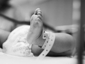 Bé 1 tuổi tử vong, phát hiện sự thật về bảo mẫu được thuê với giá 19 triệu đồng