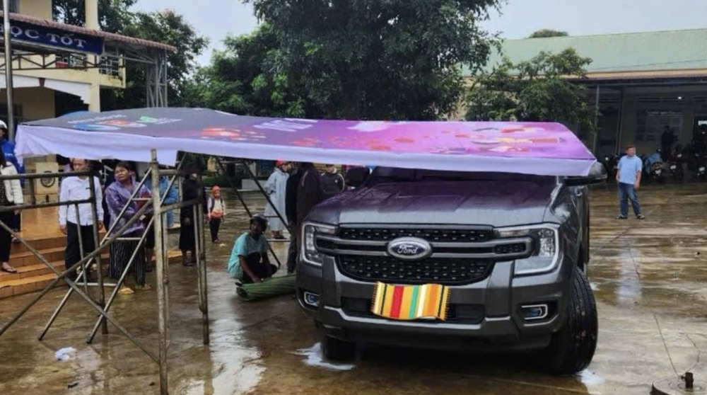 Hiện trường vụ tài xế xe bán tải tông chết học sinh lớp 2. Ảnh: TT