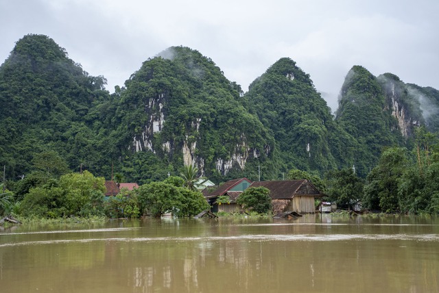 Làng Tân Hóa bình yên bên dòng lũ
