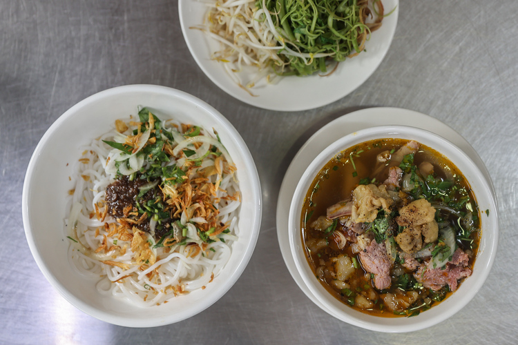 Quán amp;#39;chếamp;#39; món bún bò trộn ở TP HCM - 2