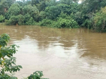 Người mẹ nghi bị trầm cảm thả con mới sinh trôi sông