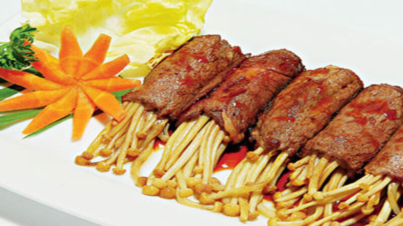 Beef rolls with enoki mushrooms