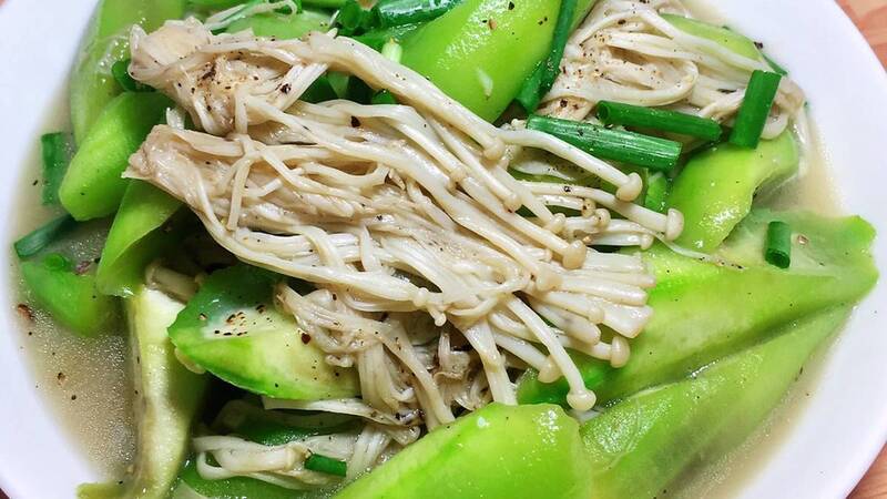 Enoki mushrooms with loofah