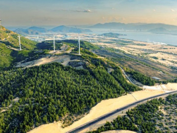 Cung Đường Đẹp Như Tranh, Được Ví Von Là 'Hội An Thu Nhỏ' Ở Điện Biên 7 Ngắm Con Đường Đẹp Như Tranh Vẽ Xuyên Qua Đồi Cát Vàng Óng, Cột Điện Gió Khổng Lồ