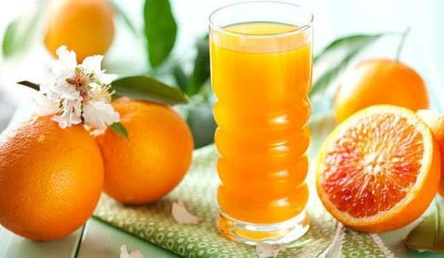 Cam cung cấp vitamin C dồi dào, giúp tăng cường hấp thu sắt tốt cho người thiếu máu não.