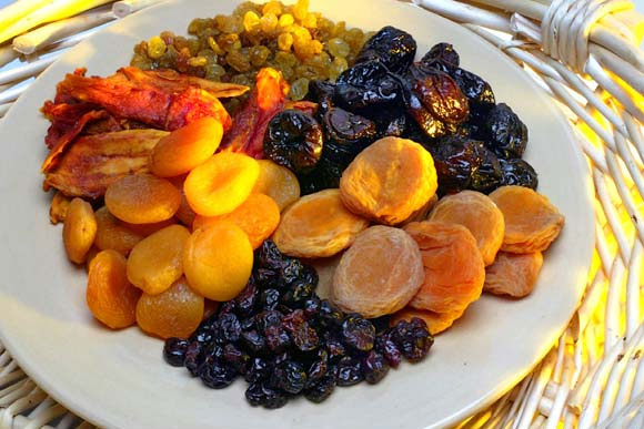 Trái cây khô có thể góp phần bổ sung lượng sắt tổng thể và hỗ trợ máu khỏe mạnh.