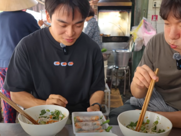 Lâu ngày ăn lại món Việt, khách Hàn ‘không thể buông đũa’ vì quá ngon