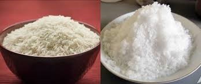 Gạo và muṓi ᵭược bày trên ban thờ, dùng trong nhiḕu mȃm lễ. Ảnh internet.