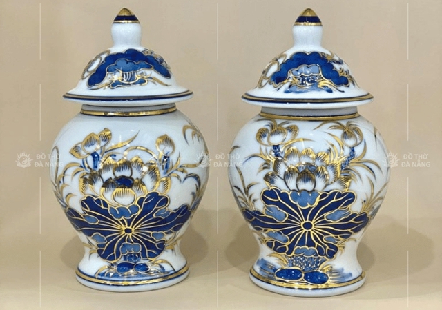 Hũ gạo và muṓi biểu tượng cho sức khỏe, may mắn, tài lộc... Ảnh internet.