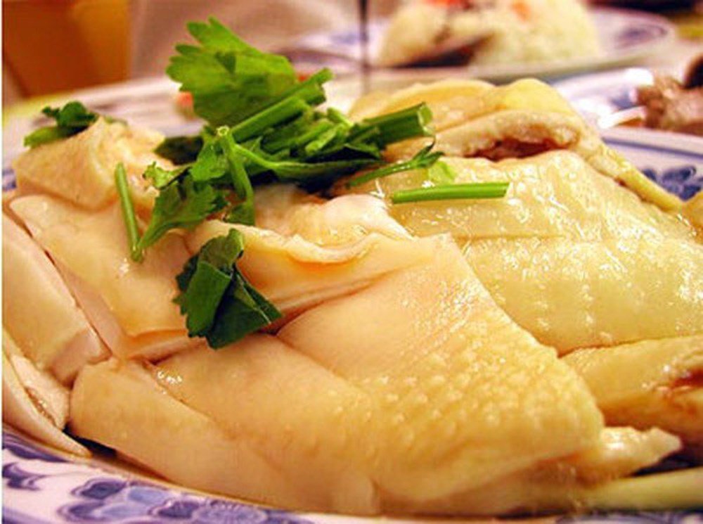 Không ăn da gà: Da gà chứa nhiều chất béo. Muốn giảm cân, nên loại bỏ da gà trước khi nấu để giảm lượng chất béo, đồng thời, giúp thịt gà mềm và thơm ngon hơn.