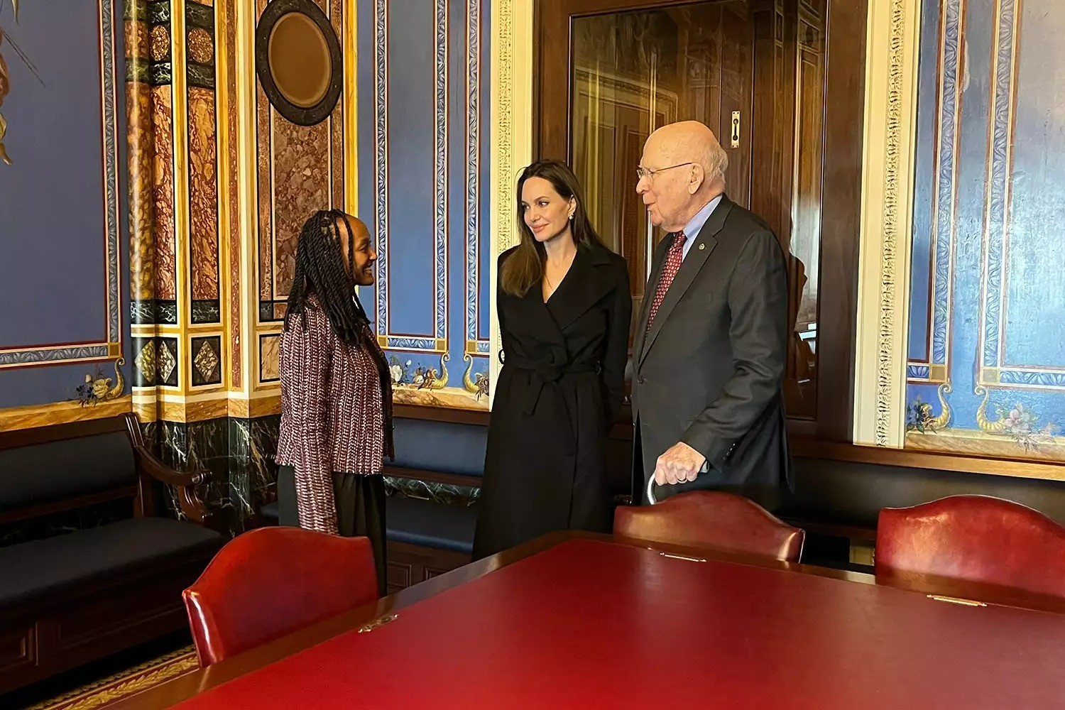 Con gái nuôi duy nhất của angelina jolie cô bé gốc phi gầy gò đổi đời học trường danh giá có dòng trang sức riêng - 6