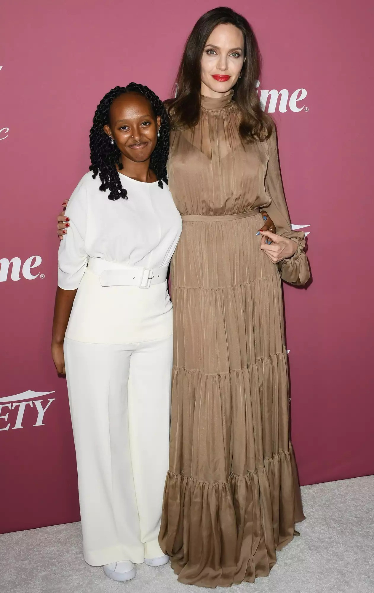 Con gái nuôi duy nhất của angelina jolie cô bé gốc phi gầy gò đổi đời học trường danh giá có dòng trang sức riêng - 5