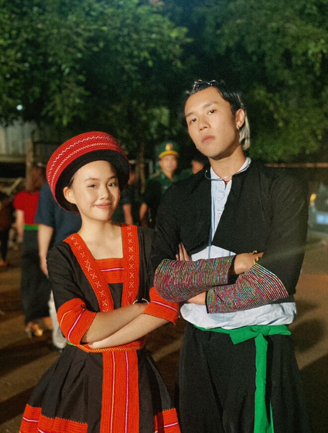 Long Vũ và Hồng Nhung đóng cặp đôi ghét nhau trong Cuộc Chiến Không Giới Tuyến.