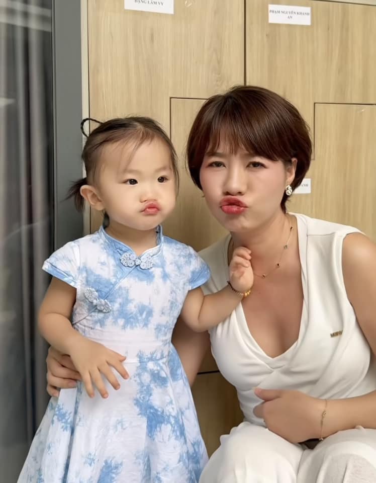 Vân hugo sống sung sướng bên chồng đại gia em họ của cô ở biệt thự 24 tỷ đồng cũng không thua kém - 2