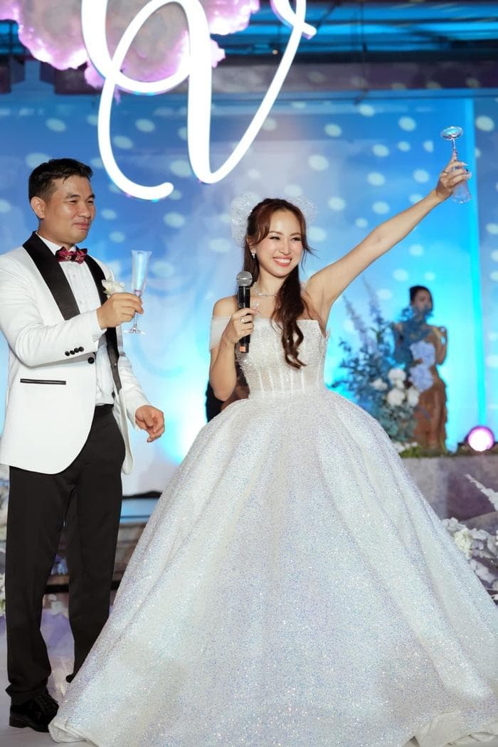 Vân hugo sống sung sướng bên chồng đại gia em họ của cô ở biệt thự 24 tỷ đồng cũng không thua kém - 12