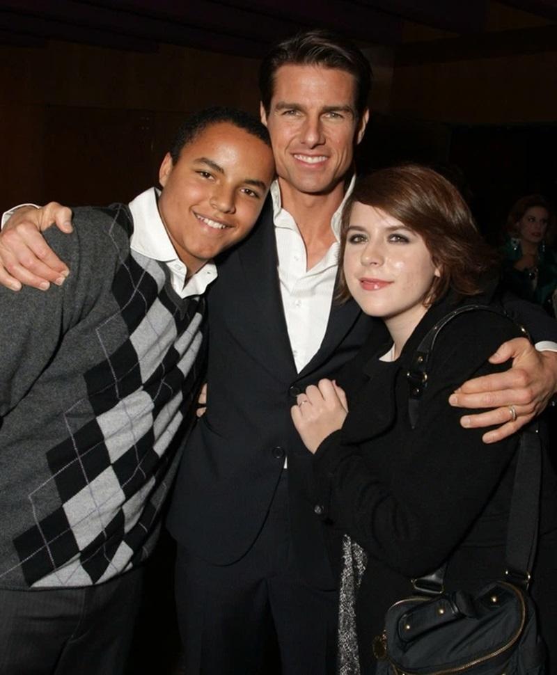 Sau khi Tom và Nicole ly hôn, 2 con nuôi quyết định theo bố.