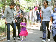 Giải trí - Suri hơn 10 năm không gặp cha ruột, còn 2 con nuôi thân cận với Tom Cruise có cuộc sống ra sao?