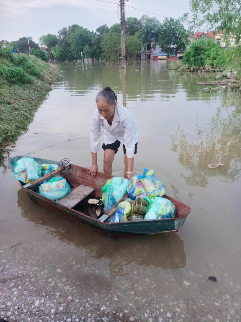 Nhóm từ thiện của Đại Nghĩa đã gửi nhiều chuyến hàng nhu yếu phẩm đến một số địa phương bị ảnh hưởng bởi thiên tai vừa qua.