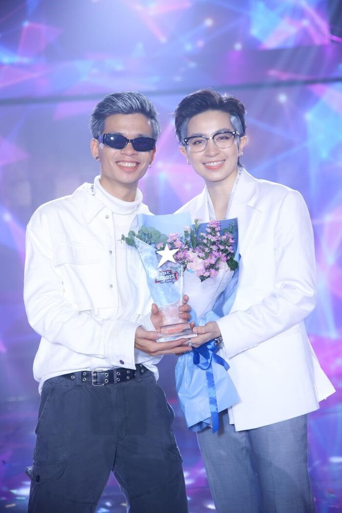Gil lê người tình làm chi pu bối rối vì cảnh hôn có vòng tròn tình ái 5 năm lặp lại - 16