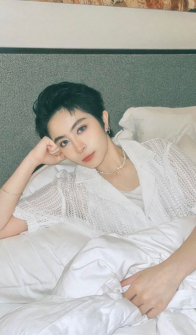 Gil lê người tình làm chi pu bối rối vì cảnh hôn có vòng tròn tình ái 5 năm lặp lại - 2