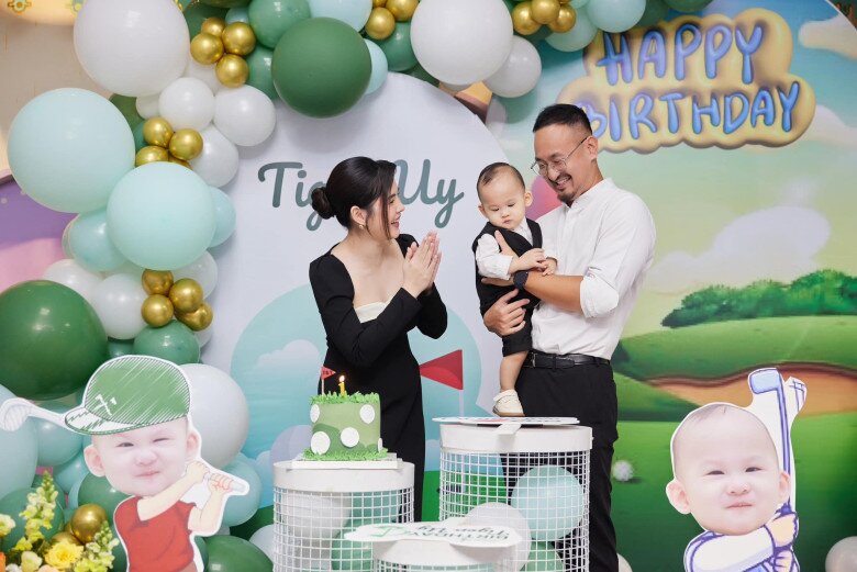 Vợ chồng Thu Hoài hạnh phúc khi con khôn lớn từng ngày.