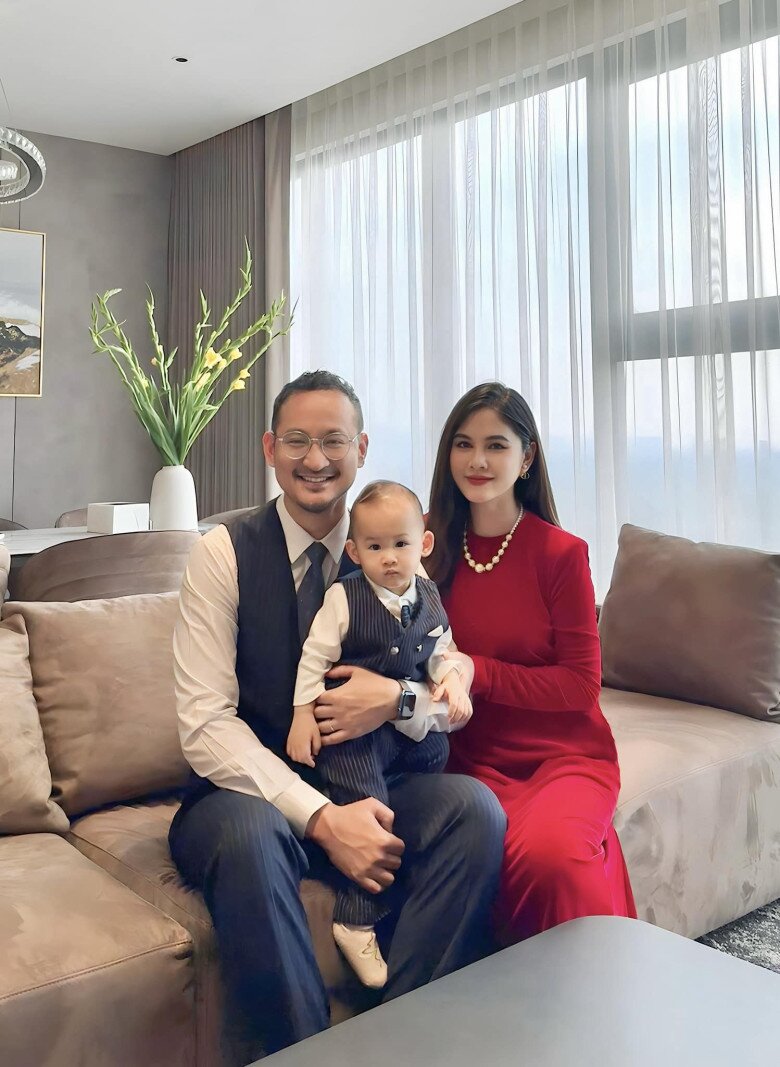 Thu Hoài được cộng đồng mạng xếp vào hàng ngũ hội đẻ thuê vì con trai giống bố như đúc.