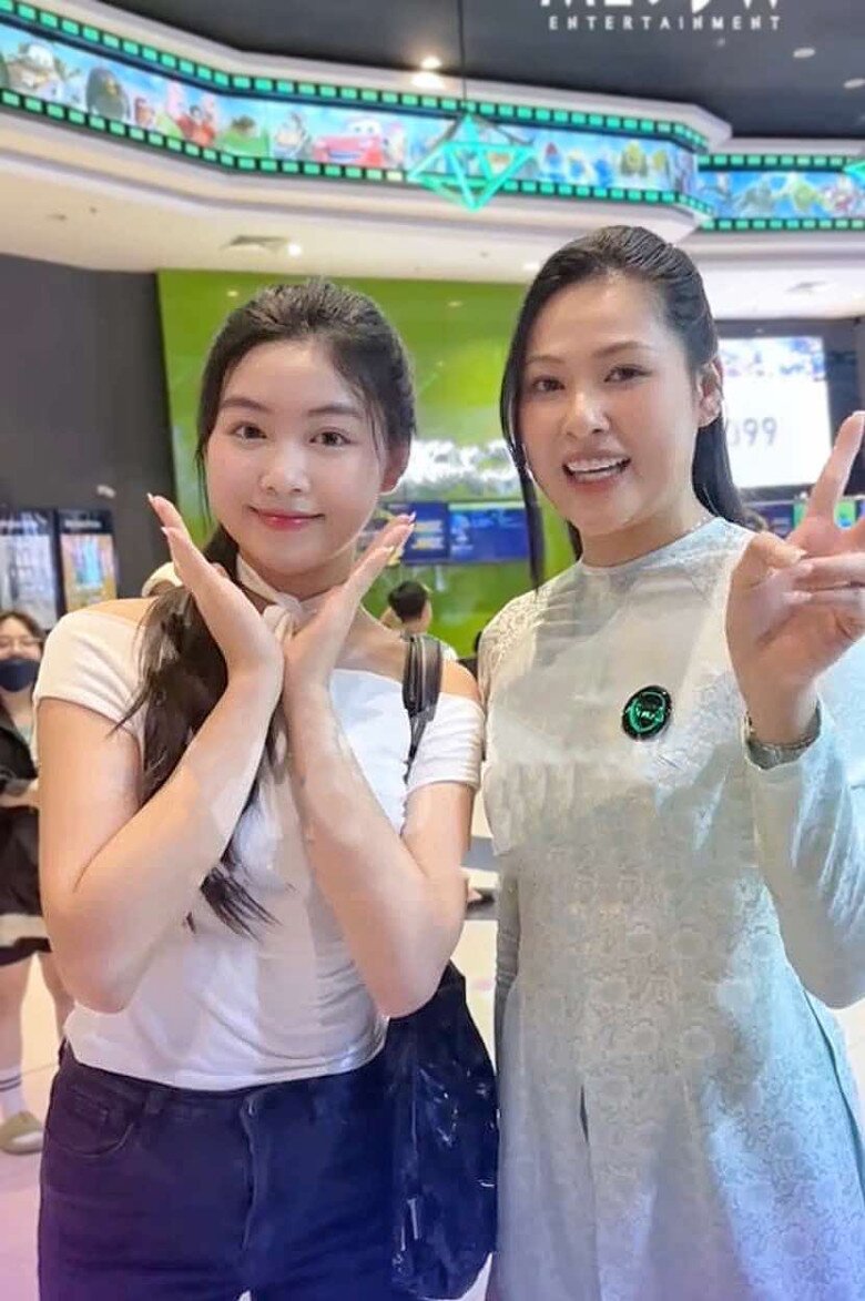 Sao việt 24h con gái quyền linh đọ sắc cùng ái nữ màn ảnh của bố có câu nói cực khéo khiến dân mạng khen ngợi - 2