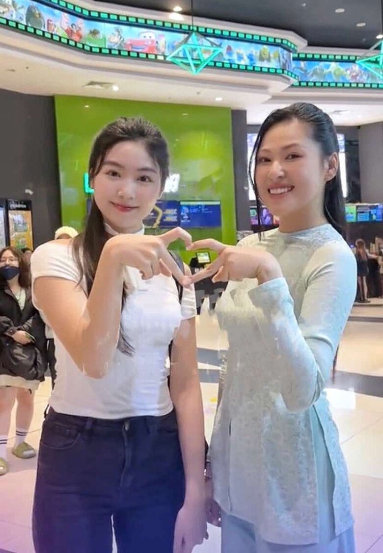 Sao việt 24h con gái quyền linh đọ sắc cùng ái nữ màn ảnh của bố có câu nói cực khéo khiến dân mạng khen ngợi - 1