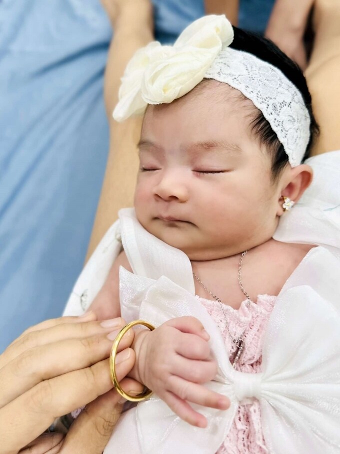 Sao việt 24h con gái thân thuý hà chứng kiến cảnh mẹ nắm đầu ôm hôn người khác yêu cầu phải đổi việc gấp - 10