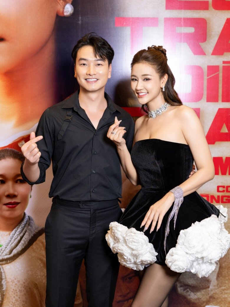 Maya - Trọng Lân ngại ngùng khi được hỏi chuyện amp;#34;phim giả tình thậtamp;#34; - 3