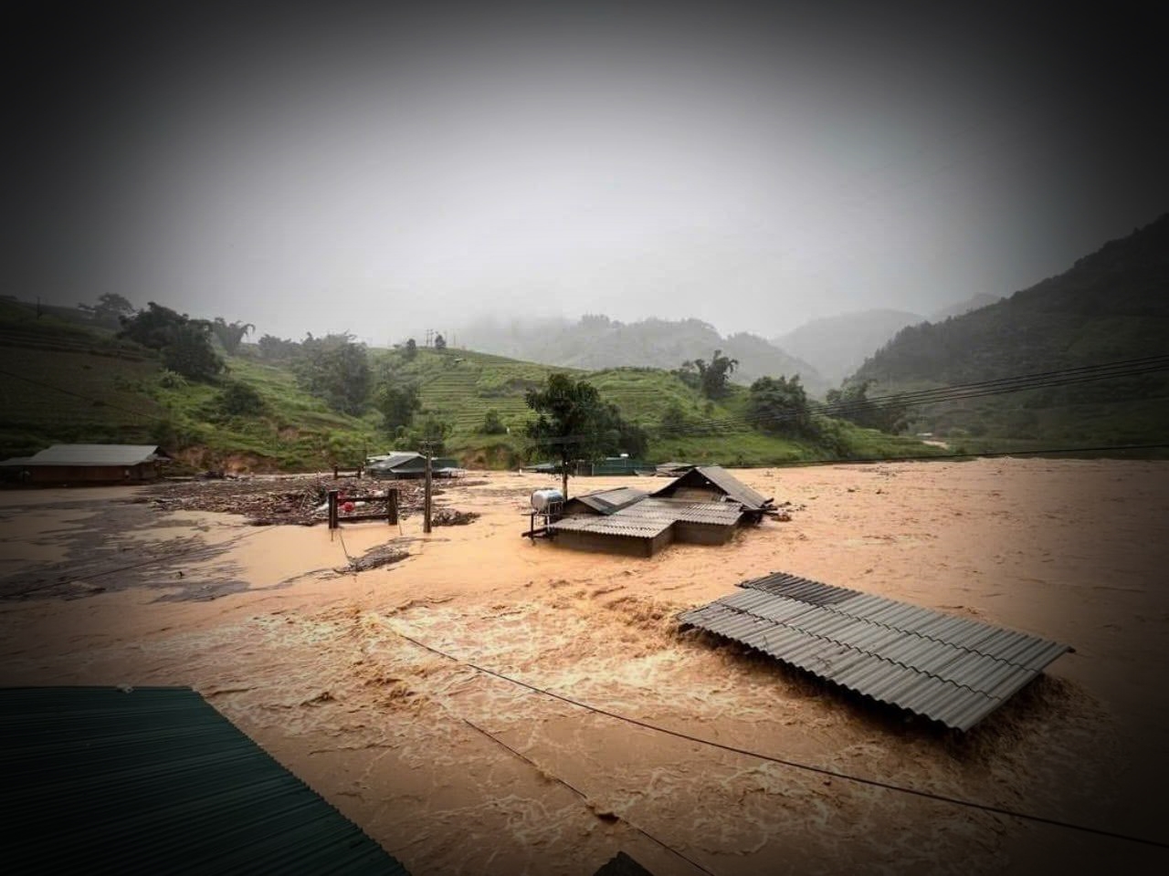 Bão lũ và amp;#34;phông bạtamp;#34; - 1