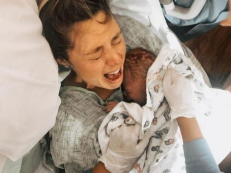 Lo đau đẻ đúng lúc bão Yagi đổ bộ, mẹ bầu nhận được lời khuyên “cẩn thận không thừa”