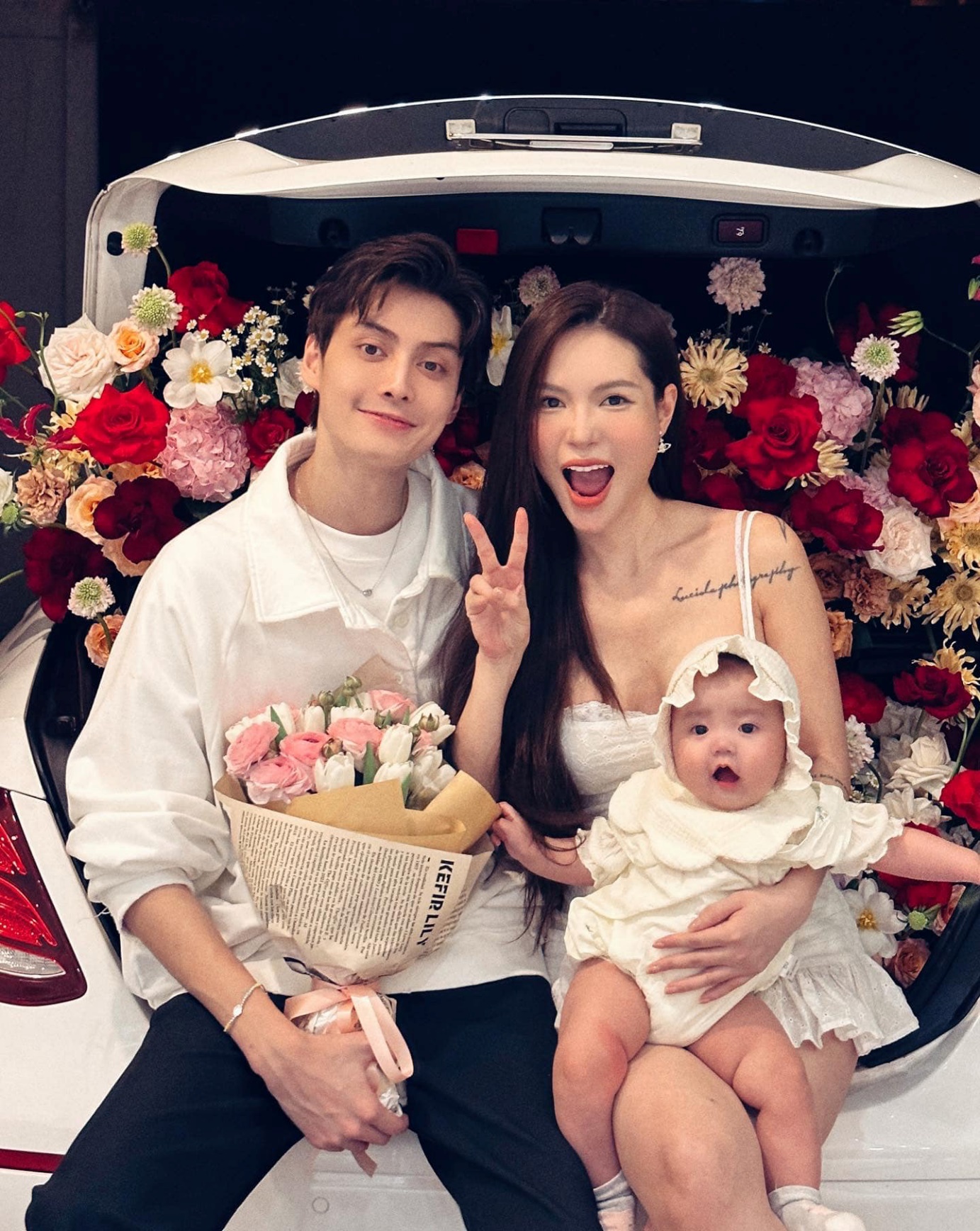 Tuấn Dương luôn quan tâm Lucie từ những việc nhỏ nhất.