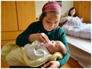 Bà bầu - Con dâu vừa sinh xong mẹ chồng gọi cả họ đến làm một việc, sản phụ lập tức xách đồ về ngoại ở cữ