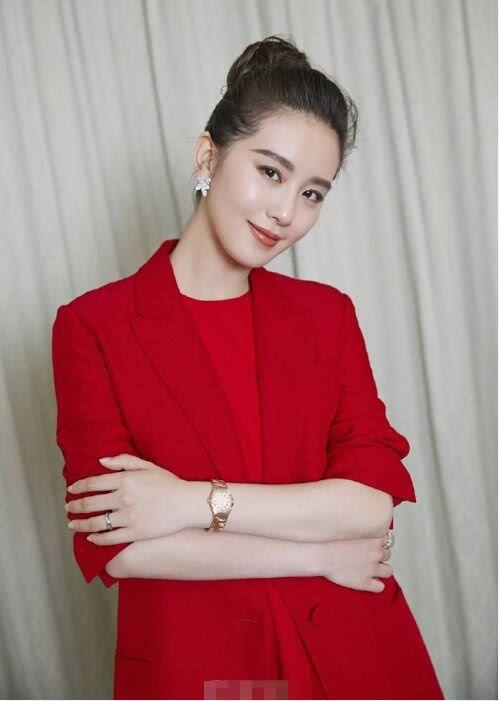 Bà mẹ nổi tiếng rất thích uống mật ong.