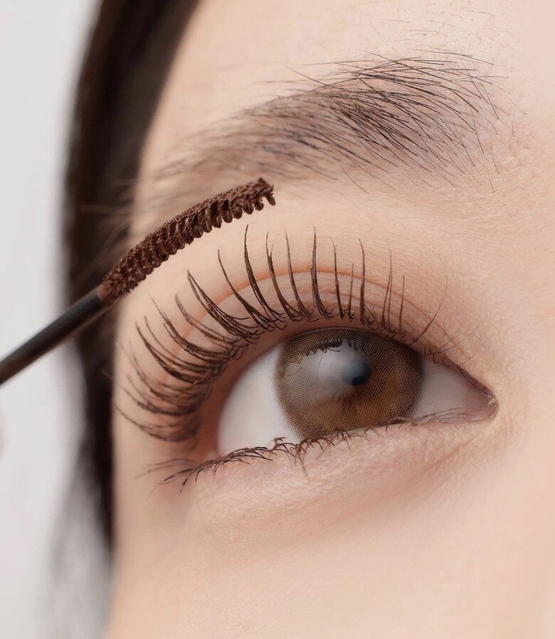 Mascara chỉ nên dùng vừa phải khi mi có độ cong nhất định.