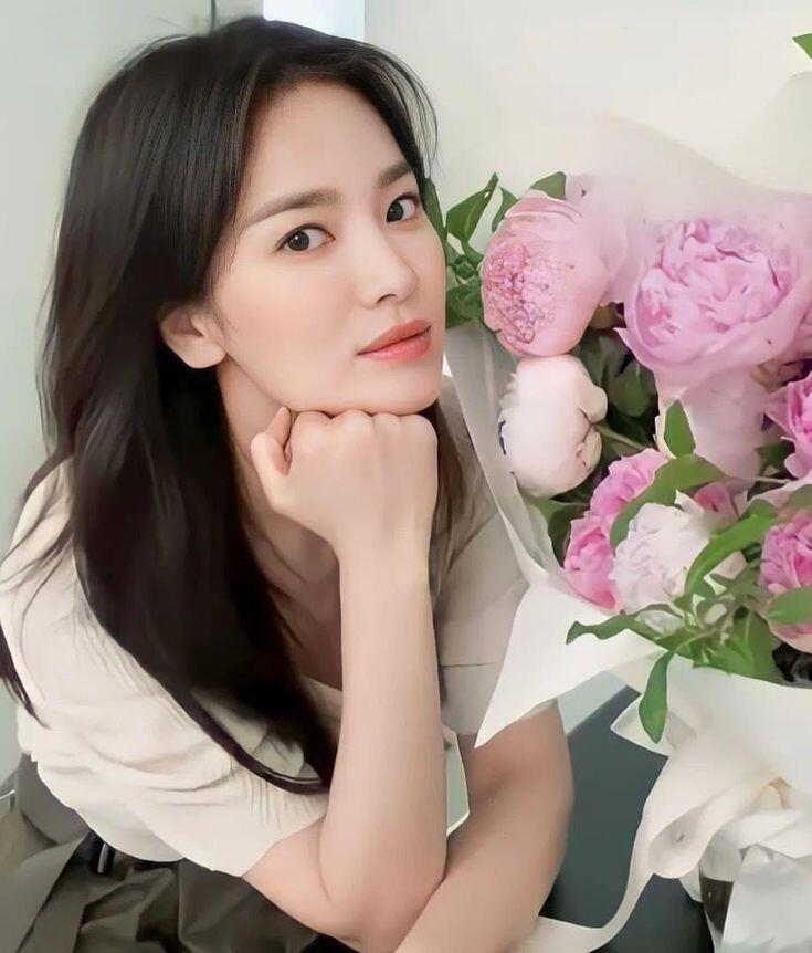 Làn da không tì vết của Song Hye Kyo khi chụp ảnh.