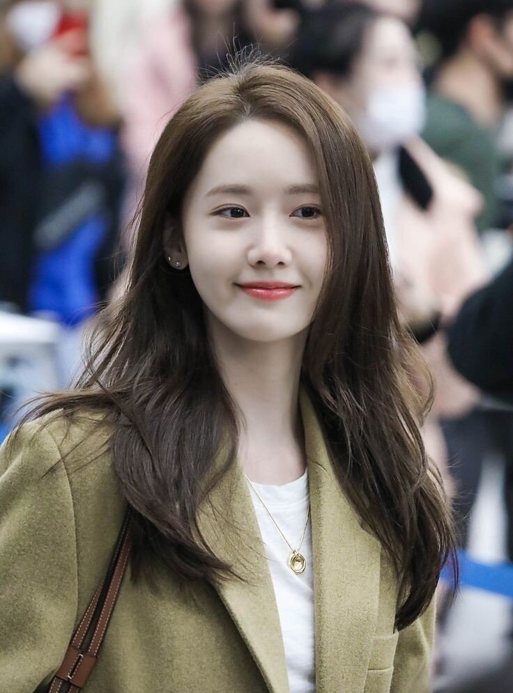 Xuất hiện qua ống kính báo chí, mặt mộc của Yoona rất xinh đẹp và trong trẻo với làn da mịn màng.