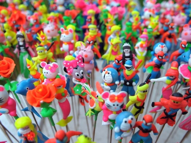 Tò he là những tác phẩm nghệ thuật nhỏ xinh được tạo ra từ bột gạo nếp, gắn liền với làng Xuân La từ bao đời nay.