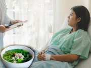 Người phụ nữ mắc ung thư được bác sĩ khuyên nên ăn một loại rau, sau 1 năm tất cả tế bào ác tính biến mất