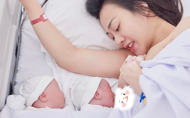 Ngày 14/5, Phương Oanh sinh đôi bé trai và bé gái theo phương pháp mổ, tại bệnh viện ở Hà Nội.