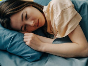 Bà bầu - Giận chồng tôi bỏ ra khách sạn ngủ, nửa đêm hoảng hốt khi thấy người nằm cạnh