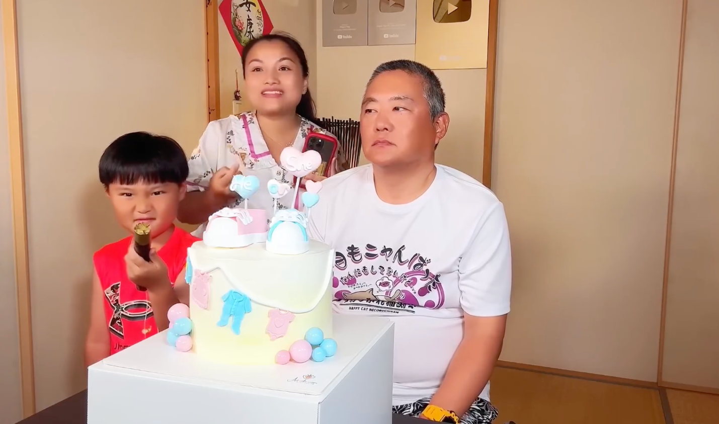 Quỳnh Trần JP tổ chức tiệc công khai giới tính con thứ 2 tại nhà.